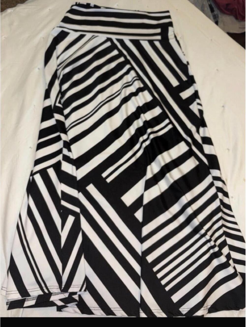 Sunny Fashion Black and White Striped A-Line Skirt Size PS